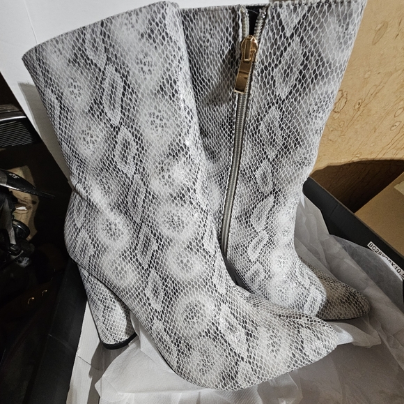 Snake print boots - Picture 6 of 8
